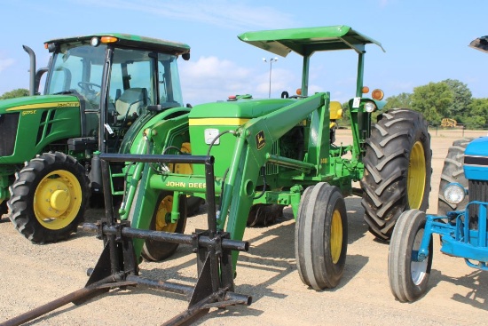 JOHN DEERE 2640 2WD CANOPY W/148LDR AND FORKS 5432HRS (WE DO NOT GUARANTEE HOURS)