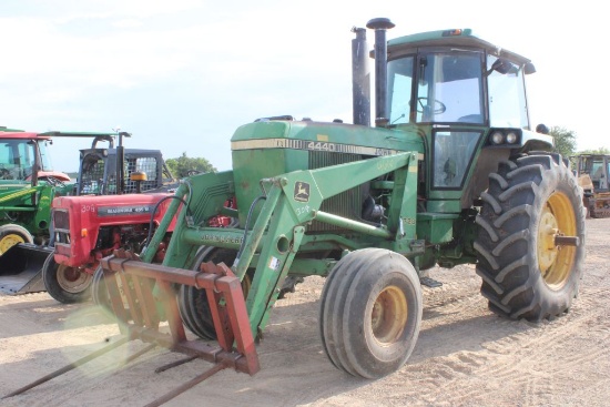 JOHN DEERE 4440 C/A 2WD W/720LDR AND HAY FORKS 7867HRS (WE DO NOT GUARANTEE HOURS)