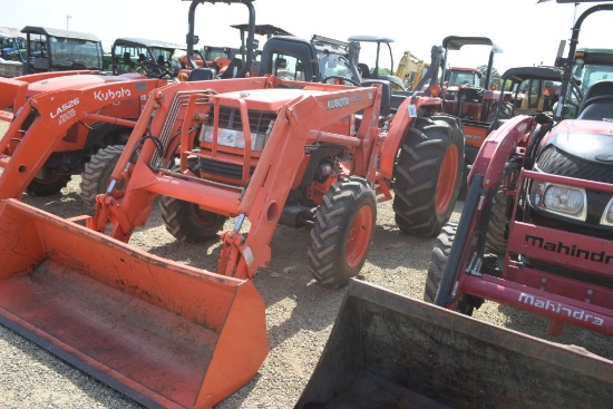 KUBOTA MX5000 UTILITY SPECIAL W/LA852 LDR AND BUCKET ROPS 1086.6HRS (WE DO NOT GUARANTEE HOURS)