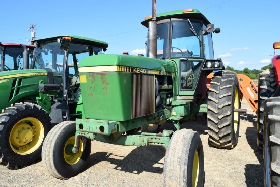 JOHN DEERE 4240 C/A 2WD 4393HRS (WE DO NOT GUARANTEE HOURS)