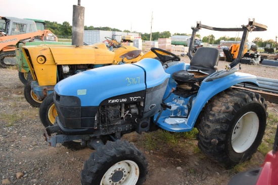 NEW HOLLAND TC29 SALVAGE 4WD ROPS 3930HRS (WE DO NOT GUARANTEE HOURS) RUNS -WEAK CLUTCH