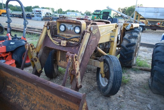 MASSEY FERGUSON 2200 W/LDR SALVAGE TRACTOR 2166HRS (WE DO NOT GUARANTEE HOURS) RUNS BUT STEERING IS