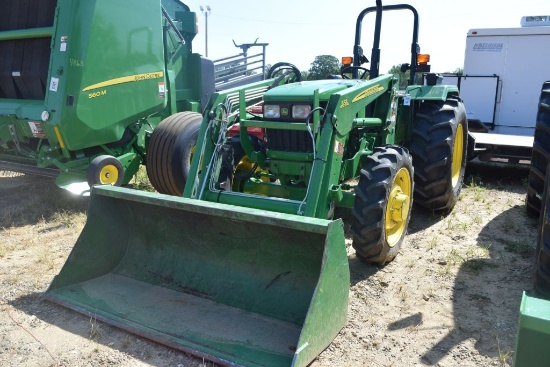 JOHN DEERE 5055E 4WD W/ROPS W/553LDR AND BUCKET 1070HRS (WE DO NOT GUARANTEE HOURS)