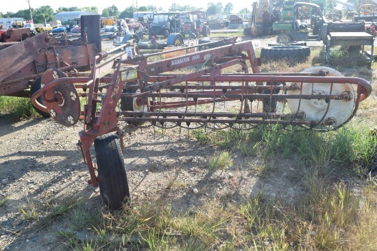 3900 HESSTON SIDE DELIVERY HAY RAKE