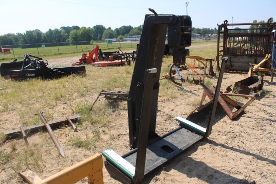 PALLET FORKS W/ HYDRAULIC BOOM