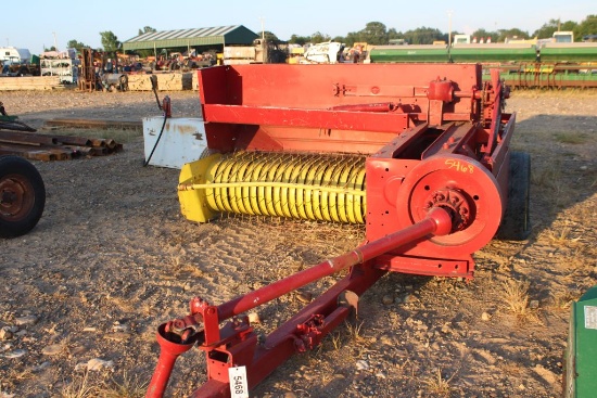 NEW HOLLAND SQUARE BALER