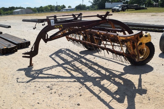 NEW HOLLAND SIDE DELIVER HAY RAKE