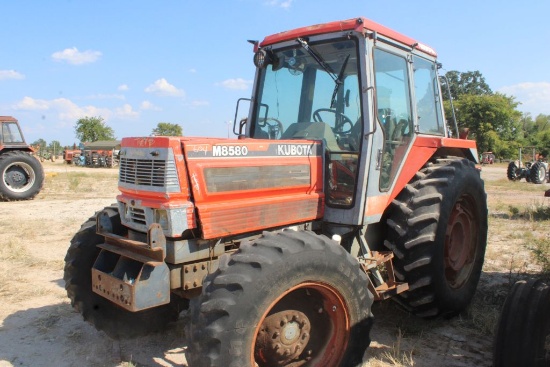 SALVAGE KUBOTA M8580 C/A 4WD TERP TRACTOR (HOLE IN BLOCK)