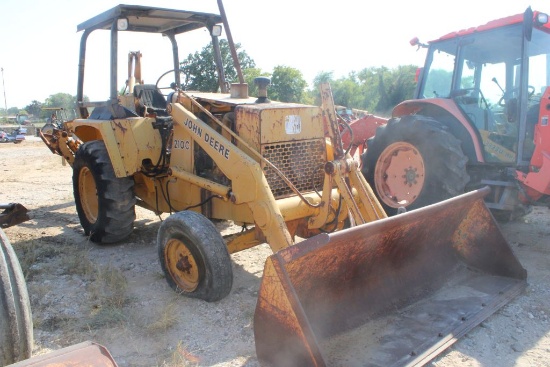 SALVAGE JOHN DEERE 210C BACKHOE