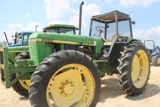SALVAGE JOHN DEERE 2955 4WD TERP TRACTOR (HOLE IN BLOCK)