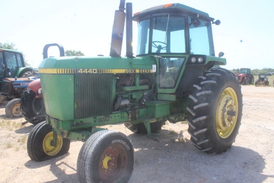 SALVAGE JOHN DEERE 4440 C/A 2WD TERP TRACTOR (HOLE IN BLOCK)
