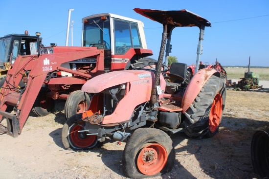 SALVAGE KUBOTA M7040SU HYDRALUIC SHUTTLE