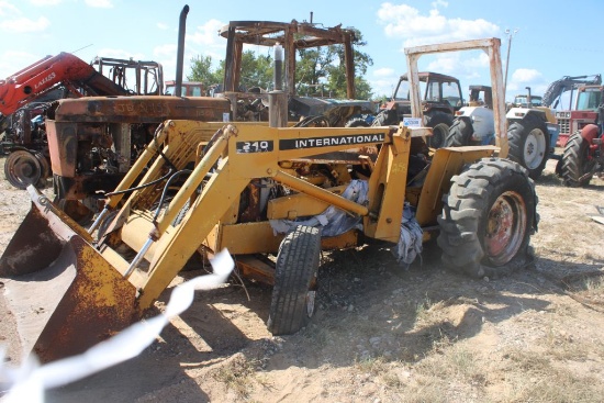 SALVAGE INTERNATIONAL W/240 LDR AND BUCKET 2WD