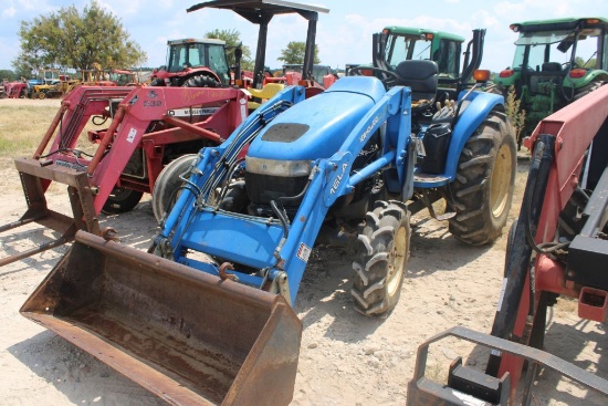 SALVAGE NEW HOLLAND TC45D W/LDR AND BUCKET (RUNGS BUT HAS KNOCK)