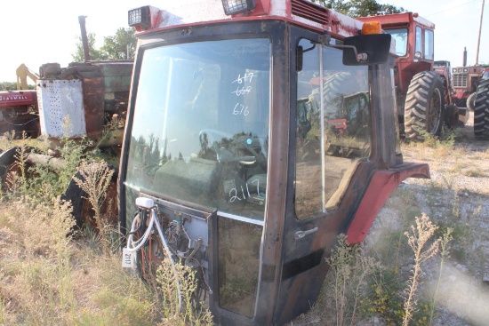 Salvage International Harvester 885 Cab