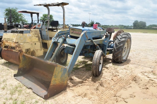 SALVAGE FORD 4000B W/ LOADER & BUCKET 2WD