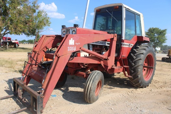 SALVAGE INTERNATIONAL 986 C/A W/LDR AND FORKS 2WD- NO REVERSE, COLD AIR