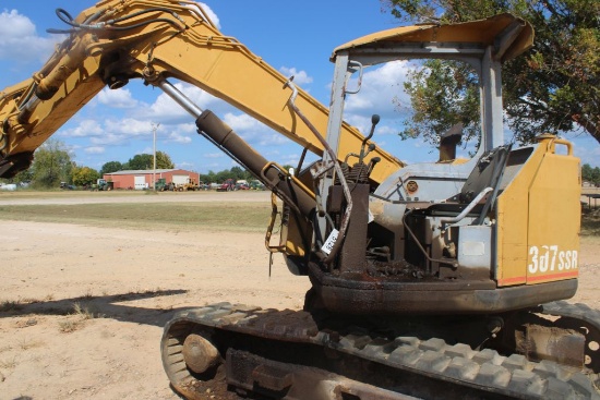 Salvage Cat Trackhoe