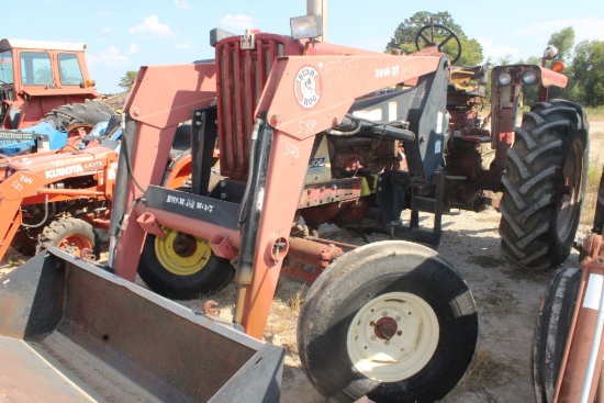 Salvage International Farmall 806 Terp Tractor