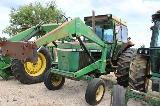SALVAGE JOHN DEERE 2940 C/A W/LDR