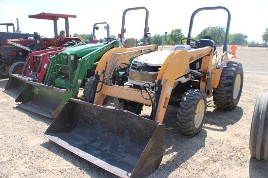 7532 CUB CADET W/ LOADER & BUCKET 4WD 831 HOURS(WE DO NOT GUARANTEE HOURS)
