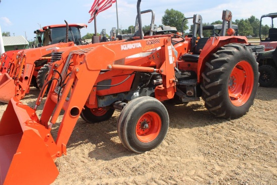 KUBOTA M6800 2WD W/LA1001 LDR 1849HRS (WE DO NOT GUARANTEE HOURS)