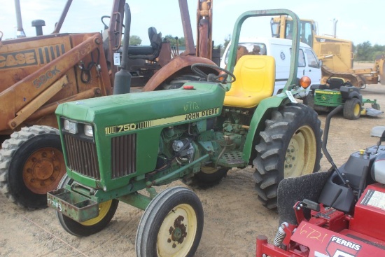 JOHN DEERE 750 2WD W/ROPS 1421HRS (WE DO NOT GUARANTEE HOURS)