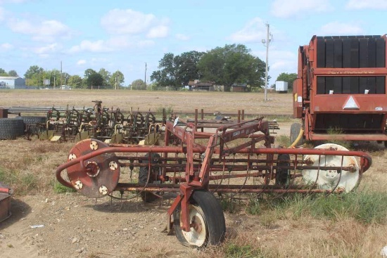 3900 HESSTON SIDE DELIVERY HAY RAKE