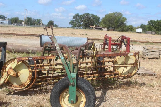 JOHN DEERE HAY RAKE