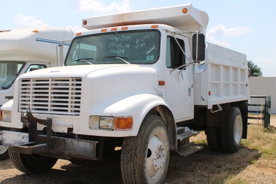 INTERNATIONAL DUMP TRUCK W/TITLE