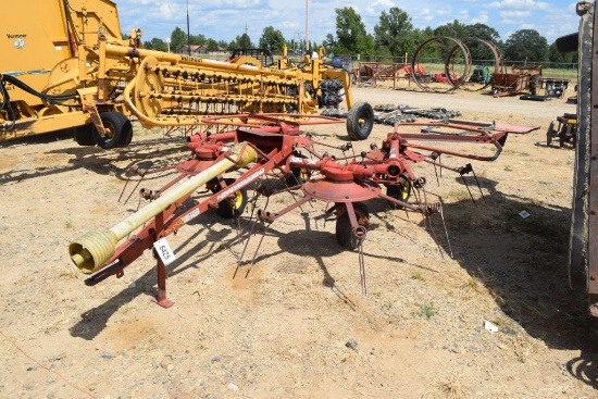 NEW HOLLAND HAY TEDDER
