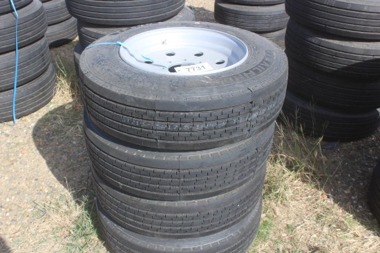 215/75R-17.5 8 HOLE SUPER SINGLES