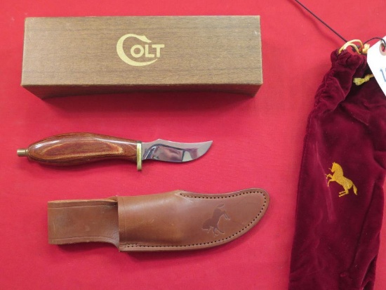 Colt V1040 8" hunting knife in velvet Colt pouch & Colt sheath, tag#5846