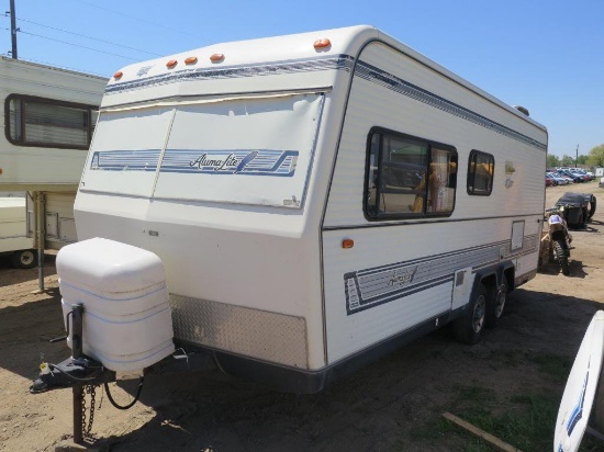 1989 Holiday Rambler 24' pull behind camper, Sleeps 4, refrigerator works,