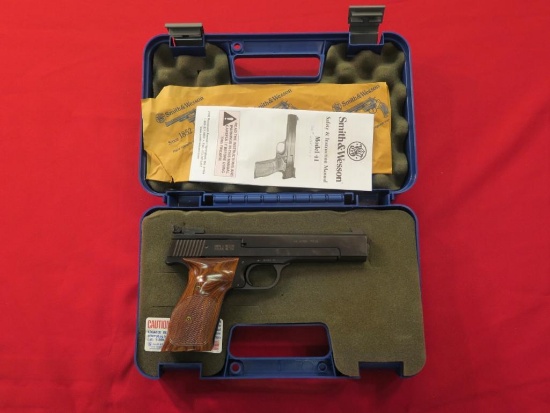Smith & Wesson model 41 .22LR semi auto pistol, 5 1/2" barrel, like new in
