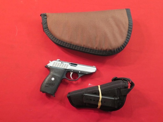 Sig Sauer P232SL 9mm semi auto pistol, 2 magazines, w/Gunmate holster and s