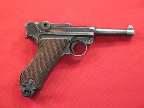 Mauser Luger P08 9mm semi auto pistol, 1940/42, serial number match except