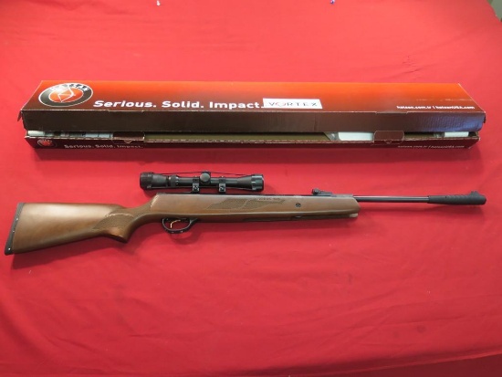 Hatsan Air Riffle Model 95 SAS with scope, with original box, very little u