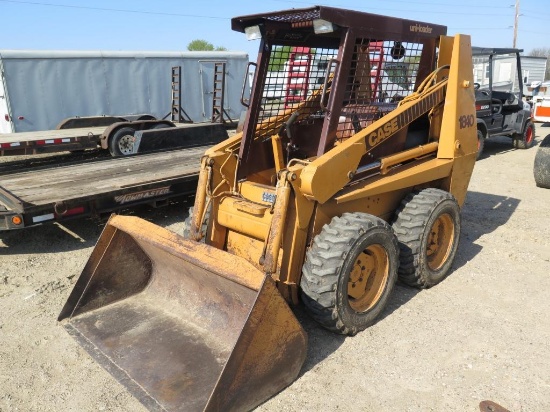Case 1840 skid loader with 5ft material bucket, diesel just about new tires