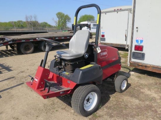 Toro Grounds master 3320, 3 cyl. gas. Actual hours 202. Factory weight kit,