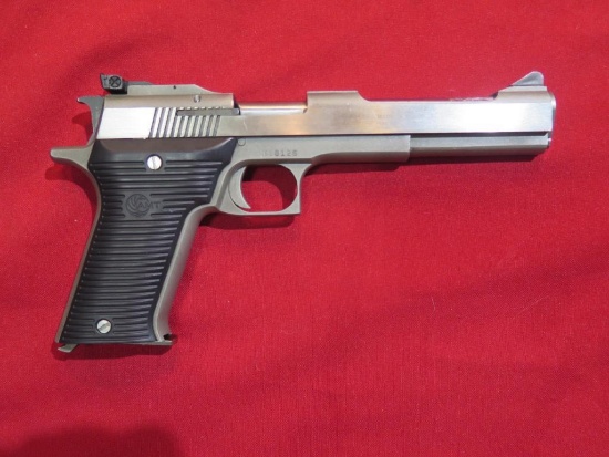 AMT AutoMag II .22 Magnum semi auto pistol, 2 extra mags, owners manual , t