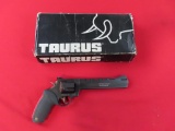 Taurus Raging Bull .454 Casull revolver, professional Hunter black stainles