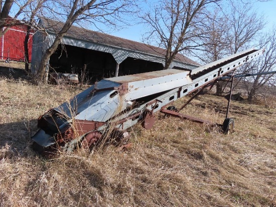 Bale elevator