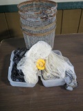 2 minnow traps and one 6 foot diameter cast net with carry case in great co