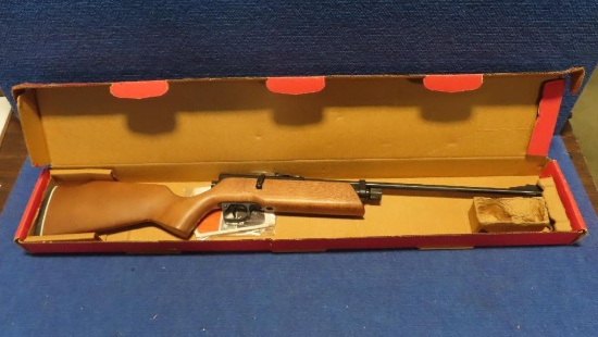 Crosman 262 0.177 Air Rifle , 262 Sporter Air Rifle, 4.5 MM Pellet, made in