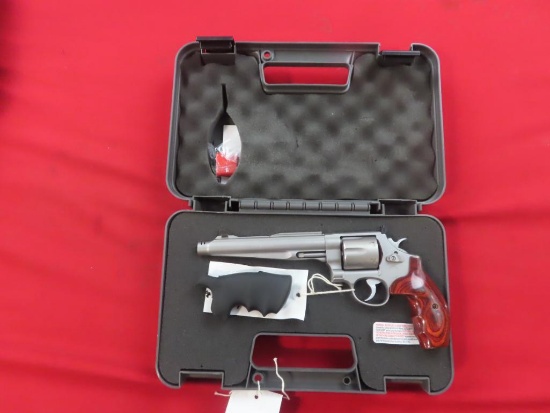 Smith Wesson 629-6 44 Mag 7 1/2" Barrel with Extra grips ~8112