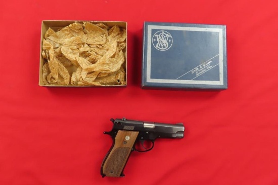 Smith & Wesson model 39 9mm semi auto pistol, 2 mags, box, tag #3054