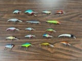 Flat of 18 fishing lure crankbaits in like new condition~tag#4288