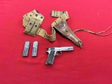 Colt 1911 .45ACP semi auto pistol, 1917 Military, 3-2tone mags, original ho