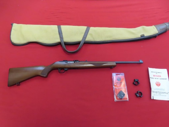 Ruger 10/22 Carbine, 22 LR semi-auto rifle w/manual extra mag, scope rings